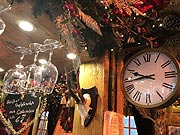 liebevolle Deko bis ins Detail : Münchner Weinstub'n auf dem Münchner Christkindlmarkt 2019 bietet Glühweine in Biowinzer-Qualität (©Foto: Martin Schmitz)